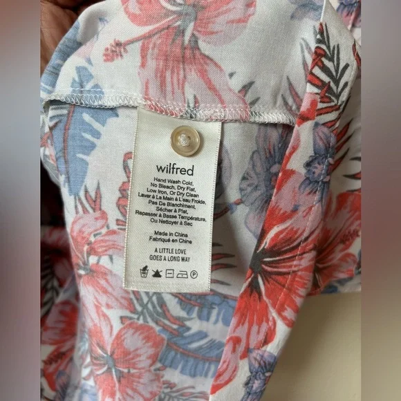 Wilfred Free Aritzia Collared Hibiscus Floral Button Size XS
Cropped Boxy Fit - Picture 5 of 7